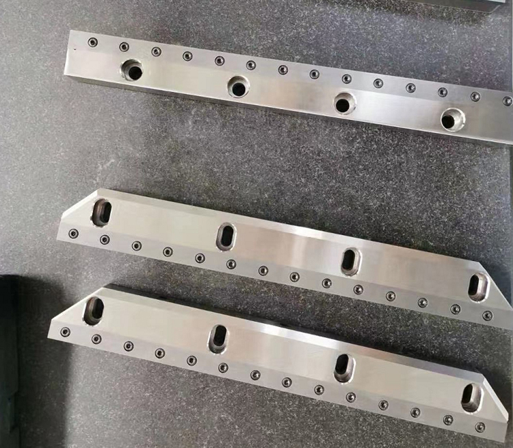 刀口鑲(xiāng)鋼刀